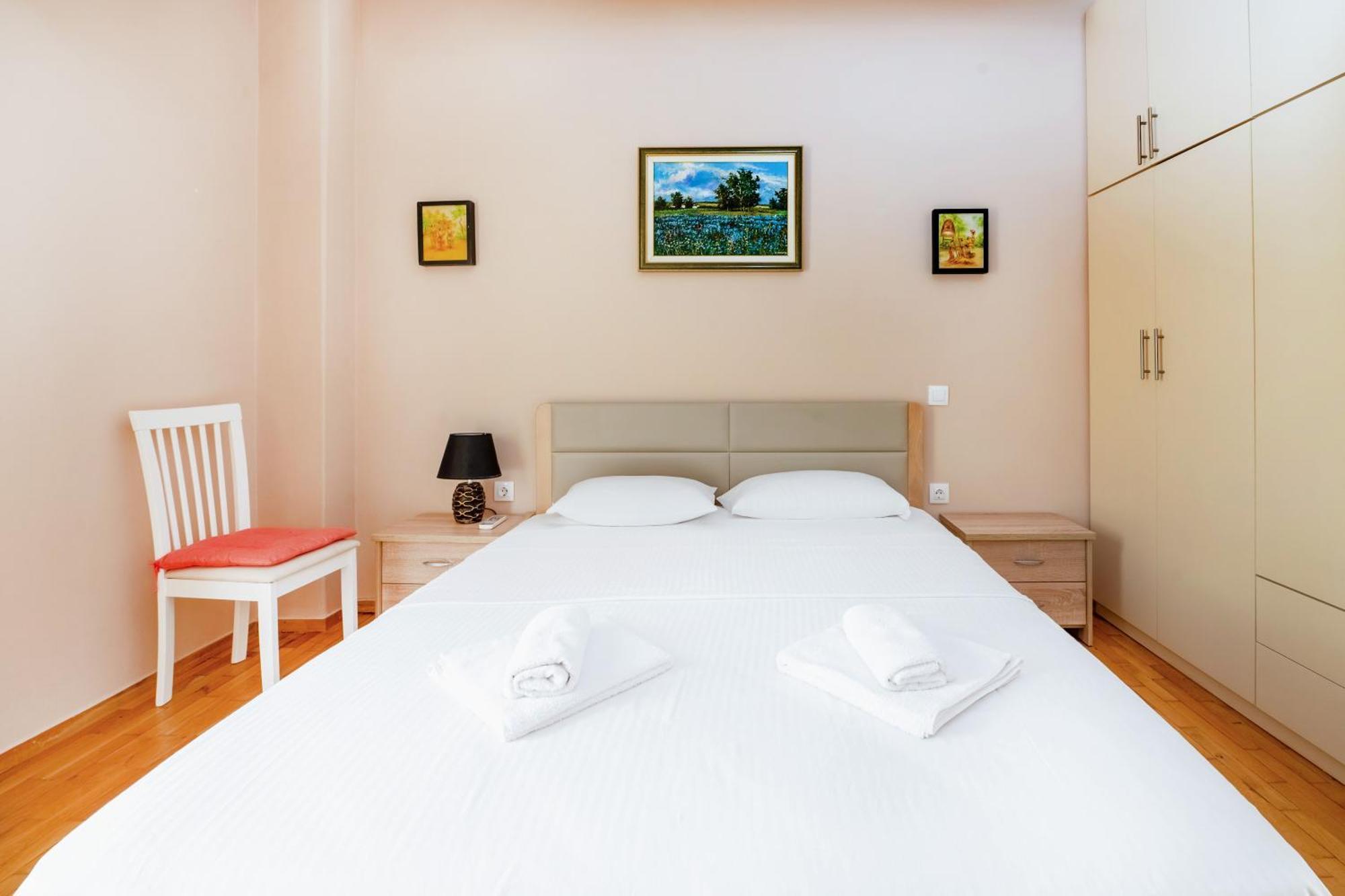 Ferienwohnung Charming & Authentic Gem - Walk To Port & Shops! Patras Exterior foto