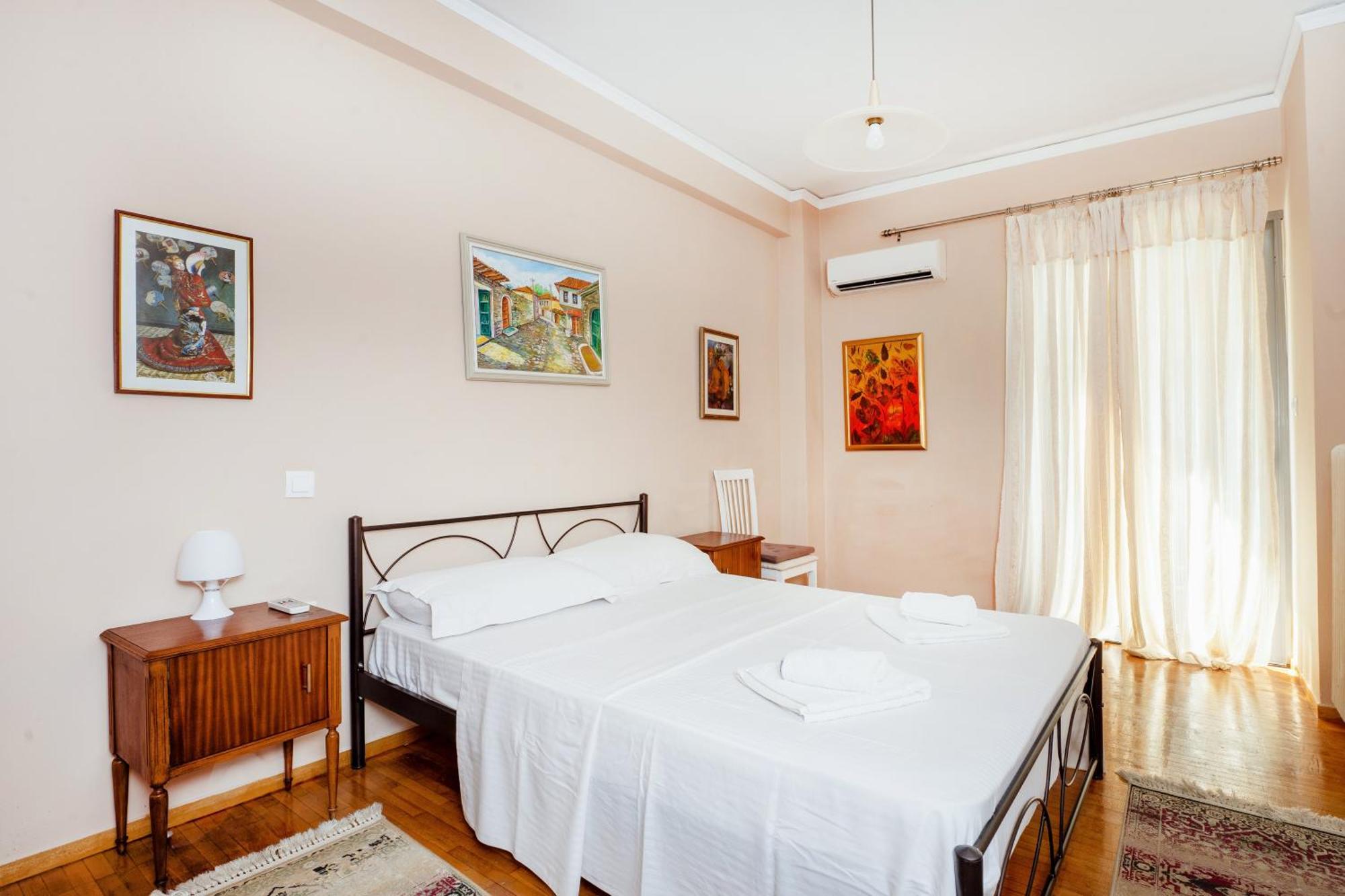 Ferienwohnung Charming & Authentic Gem - Walk To Port & Shops! Patras Exterior foto
